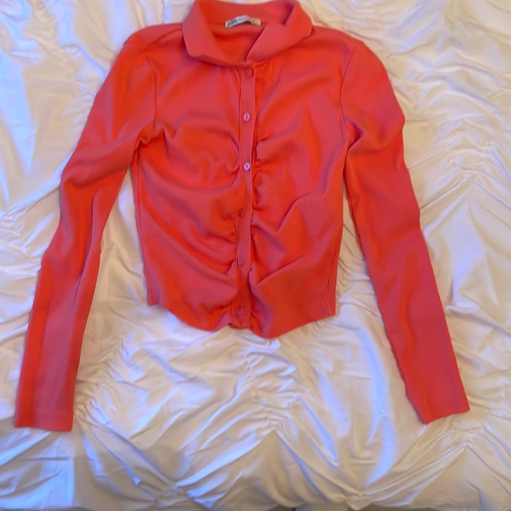Collard Button Coral Top